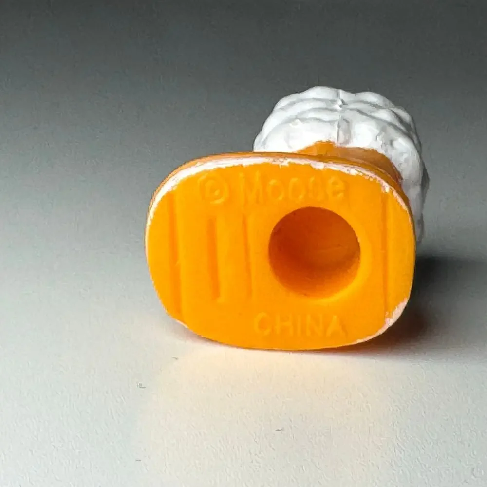 Shopkins Figurine Snug Ugg Orange White *Flaw* Season Three #3-049 Shoe Boot